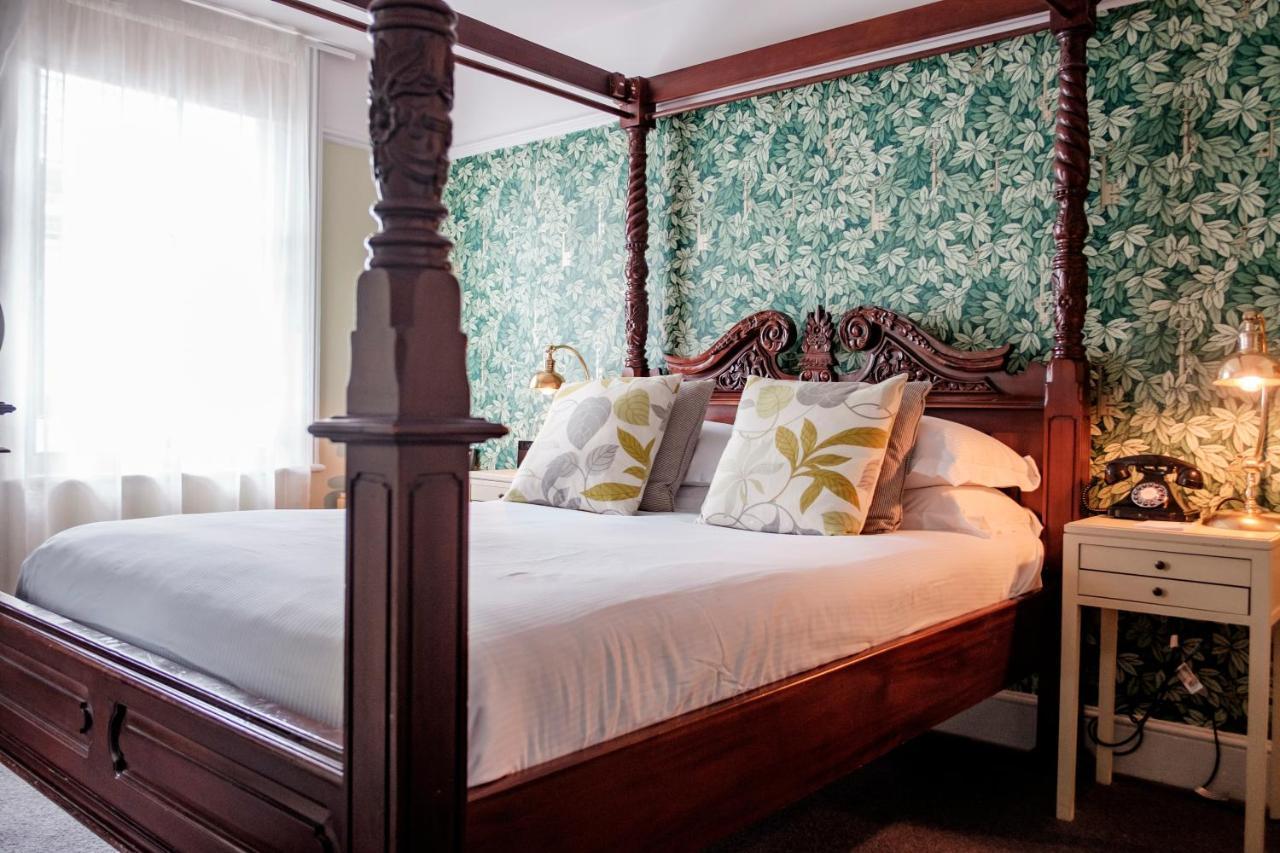 The Bull Hotel Bridport Dış mekan fotoğraf